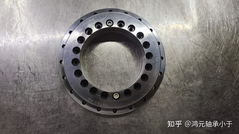 直线轴承与滑动轴承：两种传动方式的本质区别
